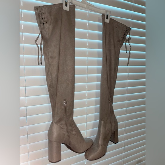 Over the knee suede heel boots - Picture 3 of 3